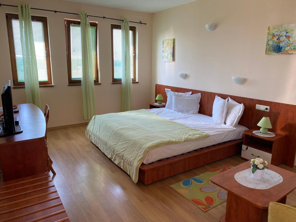 Guest House Golden Flake 4Km From Bolata Beach Bŭlgarevo Exterior foto