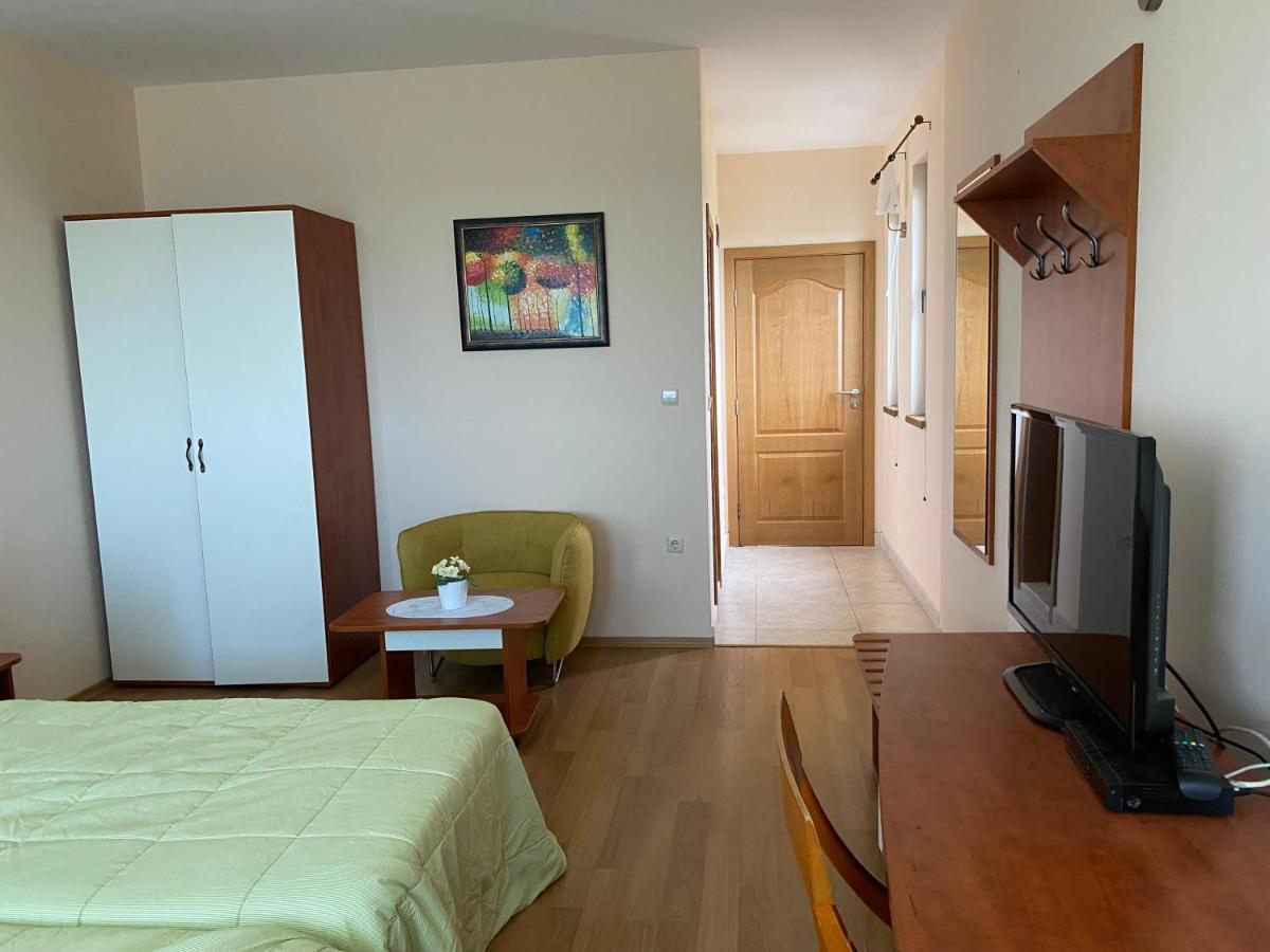 Guest House Golden Flake 4Km From Bolata Beach Bŭlgarevo Exterior foto
