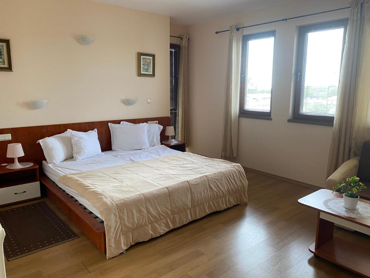 Guest House Golden Flake 4Km From Bolata Beach Bŭlgarevo Exterior foto