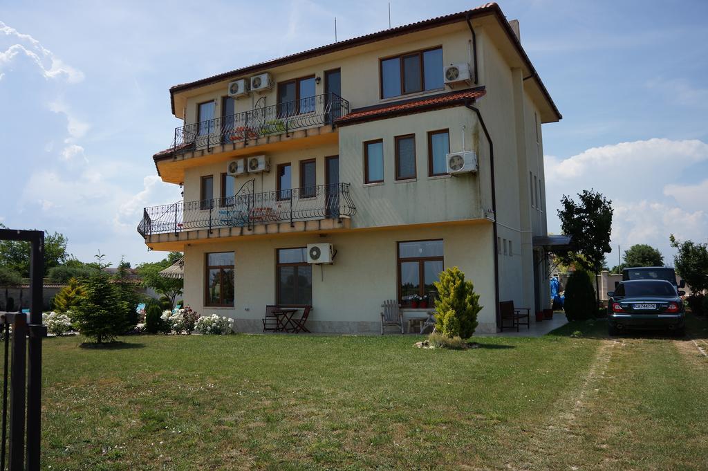 Guest House Golden Flake 4Km From Bolata Beach Bŭlgarevo Exterior foto