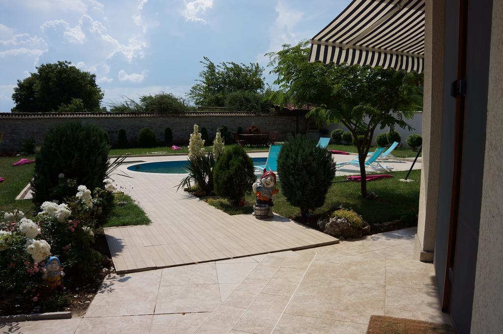Guest House Golden Flake 4Km From Bolata Beach Bŭlgarevo Exterior foto