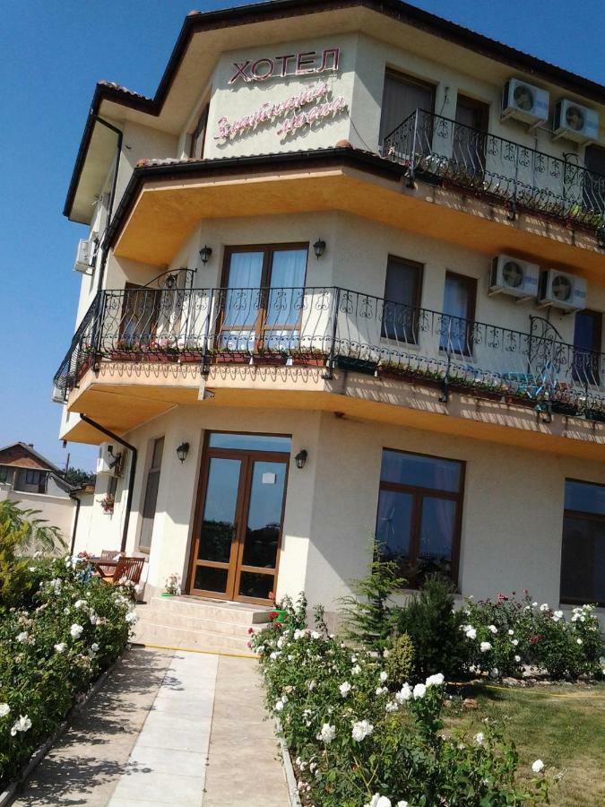 Guest House Golden Flake 4Km From Bolata Beach Bŭlgarevo Exterior foto